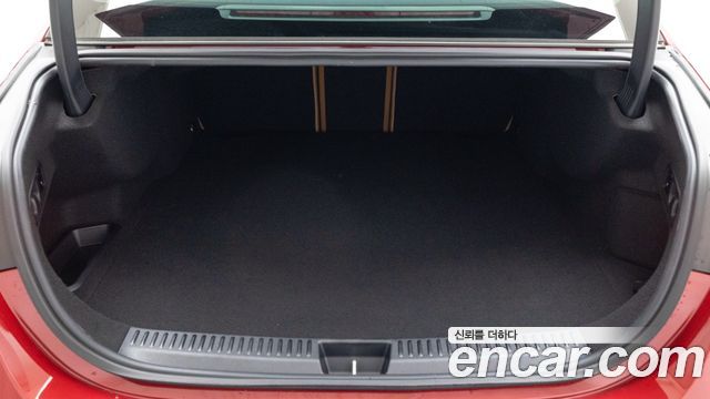 Mercedes-Benz E-Class 2025 — photo 11