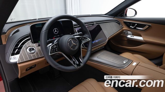 Mercedes-Benz E-Class 2025 — photo 13