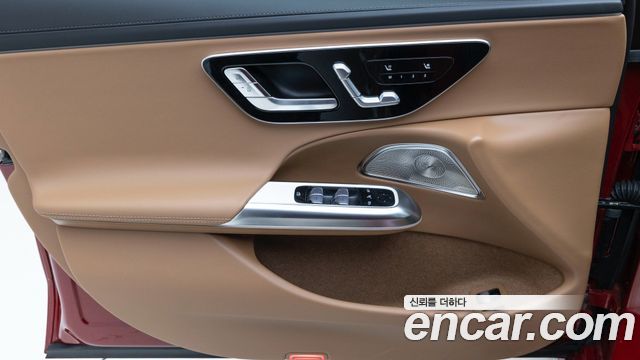 Mercedes-Benz E-Class 2025 — photo 15