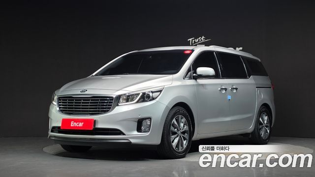Kia Canival 2017 — photo 1