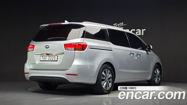Kia Canival 2017 — photo 2