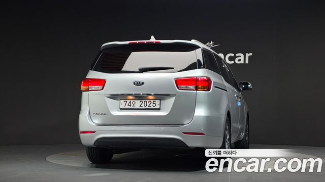 Kia Canival 2017 — photo 4
