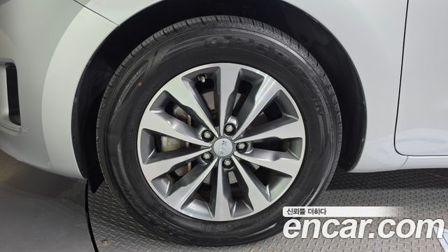 Kia Canival 2017 — photo 5