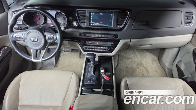 Kia Canival 2017 — photo 10