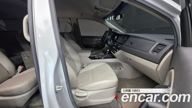 Kia Canival 2017 — photo 13
