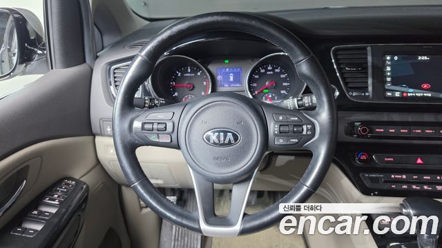 Kia Canival 2017 — photo 19