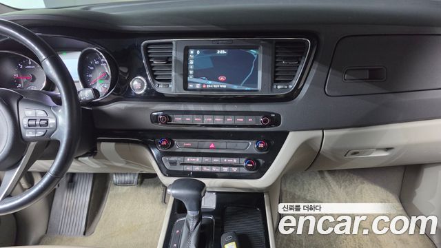 Kia Canival 2017 — photo 22