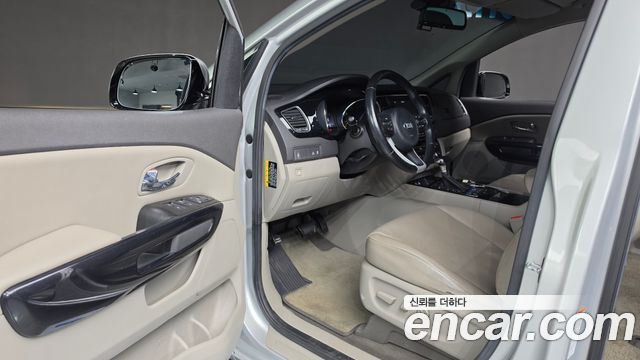 Kia Canival 2017 — photo 16