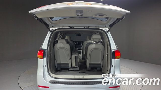 Kia Canival 2017 — photo 32
