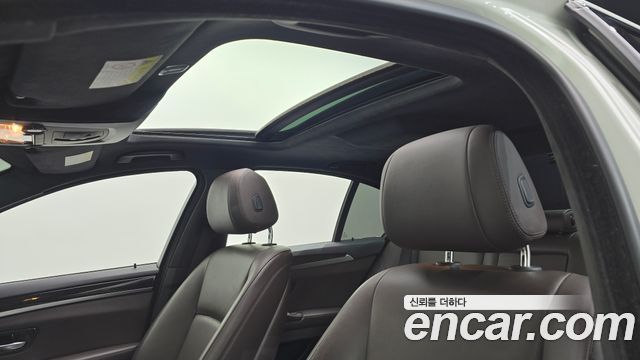 BMW 5-Series 2016 — photo 19