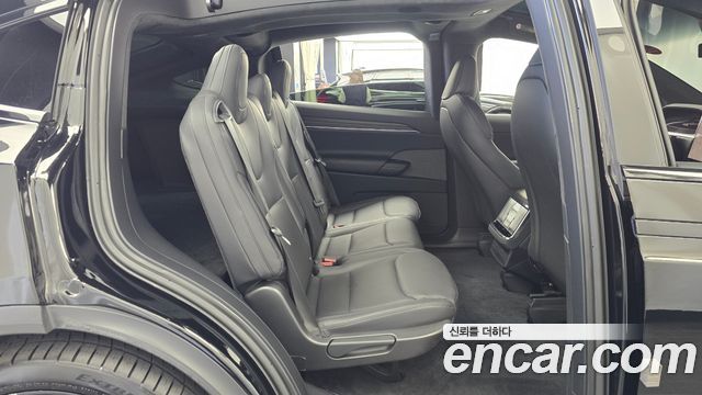 Tesla Model X 2023 — photo 17