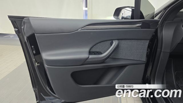 Tesla Model X 2023 — photo 14