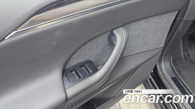 Tesla Model X 2023 — photo 28