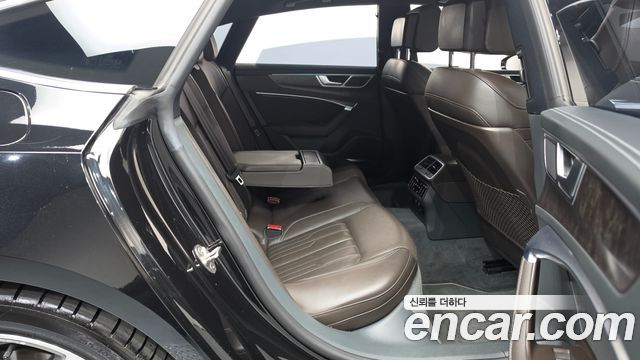 Audi A7 2021 — photo 17