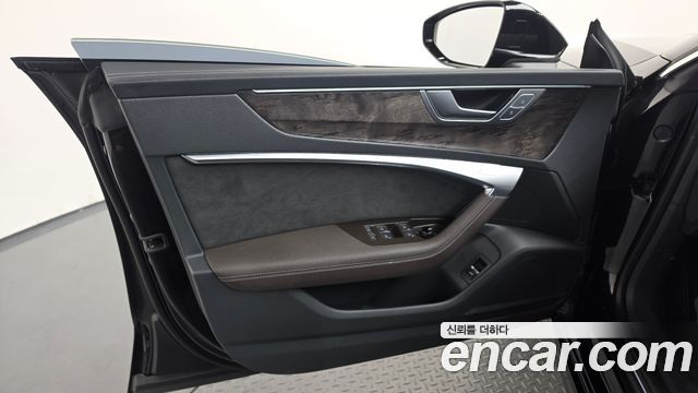 Audi A7 2021 — photo 14