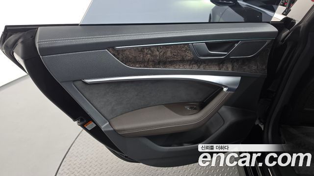 Audi A7 2021 — photo 15