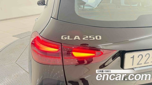 Mercedes-Benz GLA-Class 2026 — photo 11