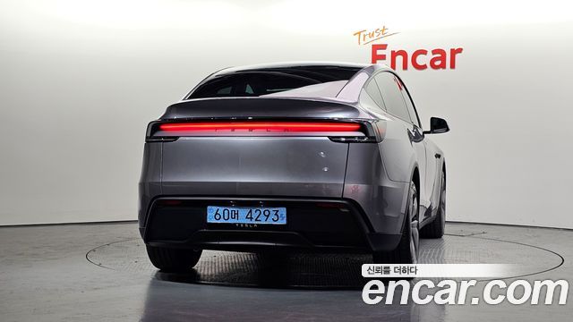Tesla Model Y 2025 — photo 4