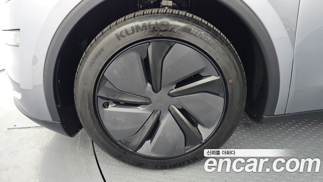 Tesla Model Y 2025 — photo 5