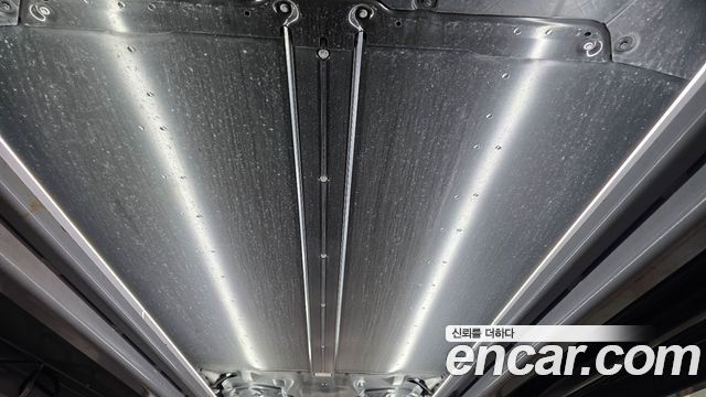 Tesla Model Y 2025 — photo 12