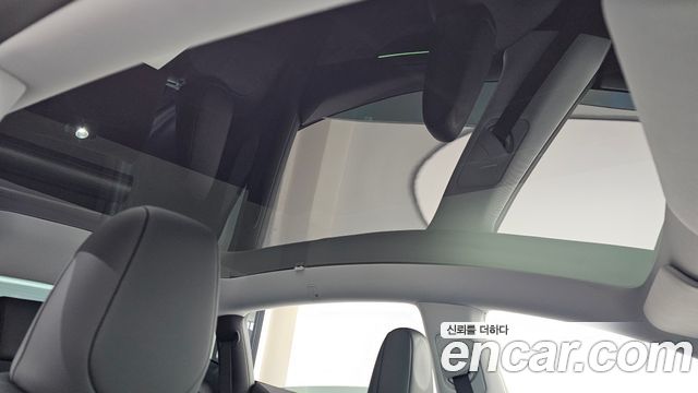 Tesla Model Y 2025 — photo 17
