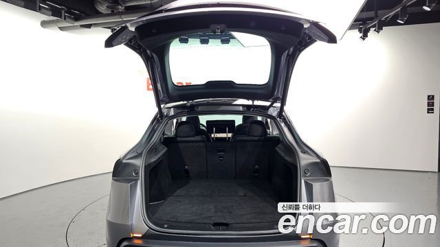 Tesla Model Y 2025 — photo 19