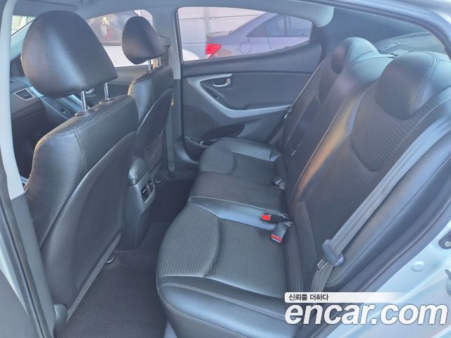 Hyundai AVANTE 2014 — photo 13