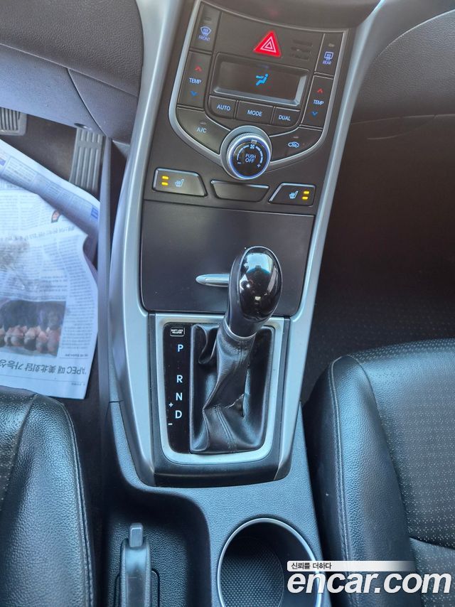 Hyundai AVANTE 2014 — photo 16