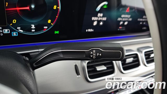 Mercedes-Benz GLE-Class 2020 — photo 12