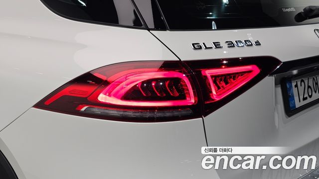 Mercedes-Benz GLE-Class 2020 — photo 9