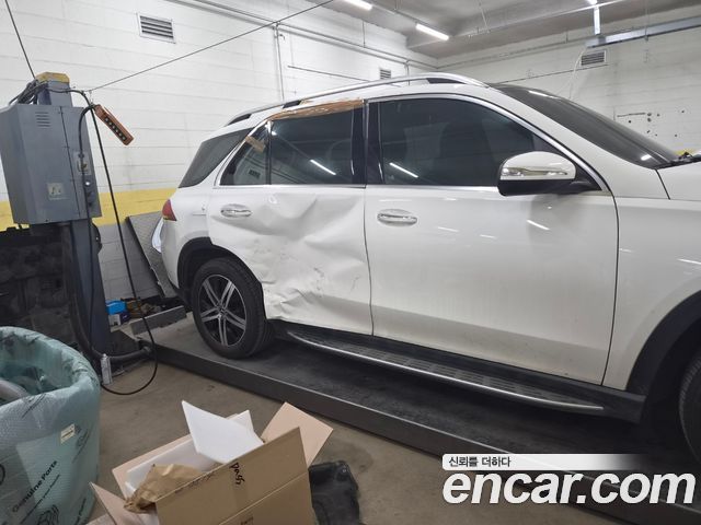 Mercedes-Benz GLE-Class 2020 — photo 36