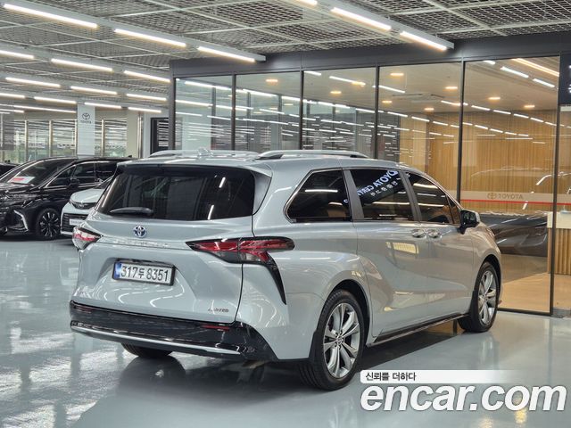 Toyota Sienna 2025 — photo 2