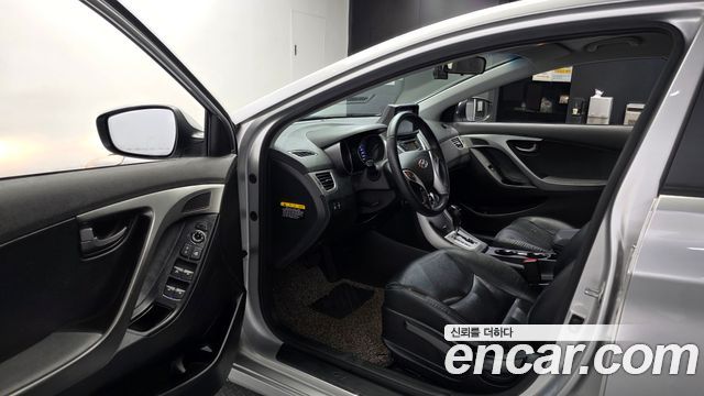 Hyundai AVANTE 2012 — photo 10