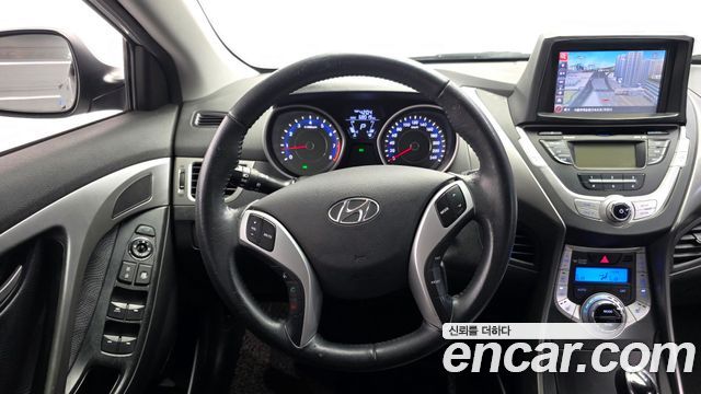 Hyundai AVANTE 2012 — photo 13