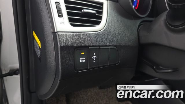 Hyundai AVANTE 2012 — photo 16