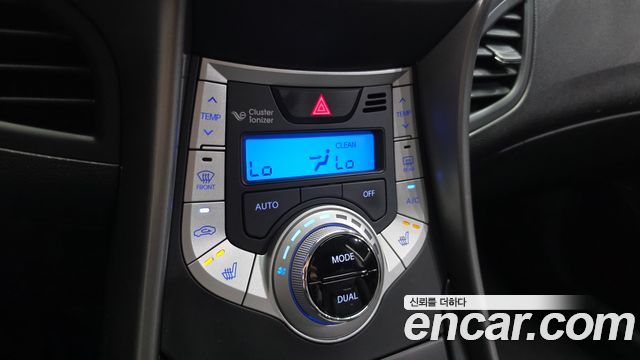Hyundai AVANTE 2012 — photo 17