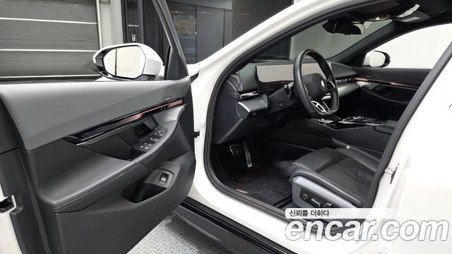 BMW 5-Series 2024 — photo 13