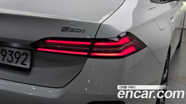 BMW 5-Series 2024 — photo 9