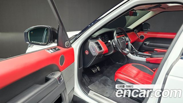 Land Rover Range Rover Sport 2018 — photo 13