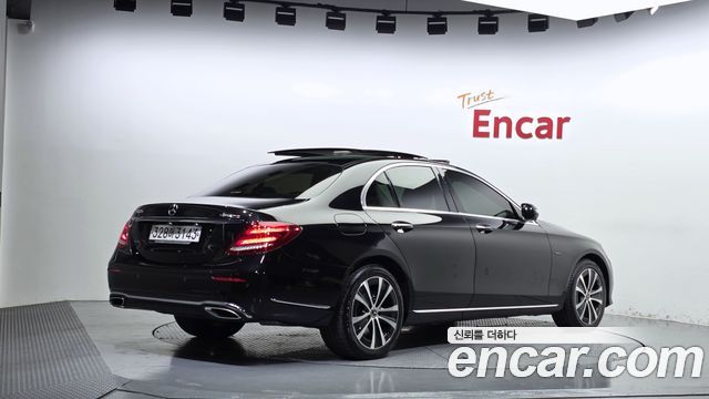Mercedes-Benz E-Class 2019 — photo 2
