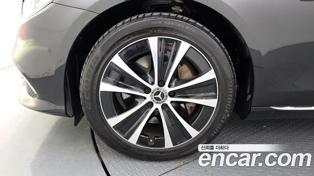 Mercedes-Benz E-Class 2019 — photo 5