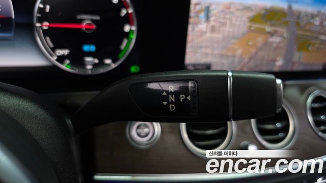 Mercedes-Benz E-Class 2019 — photo 12