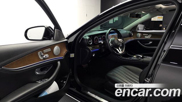 Mercedes-Benz E-Class 2019 — photo 13