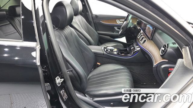 Mercedes-Benz E-Class 2019 — photo 17