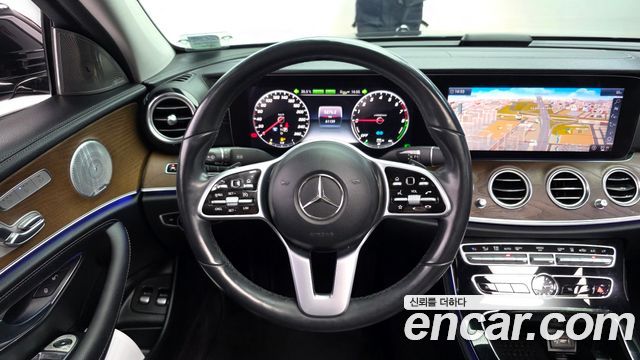 Mercedes-Benz E-Class 2019 — photo 19
