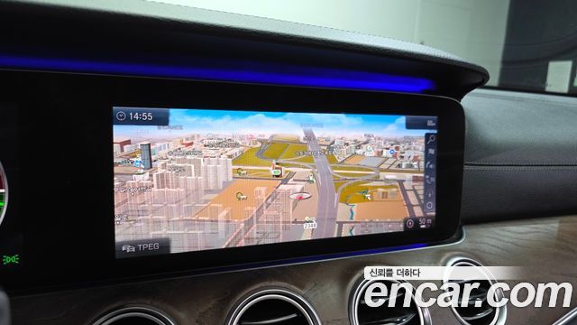 Mercedes-Benz E-Class 2019 — photo 20