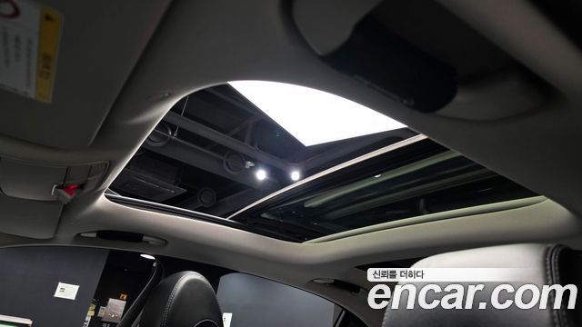 Mercedes-Benz E-Class 2019 — photo 24