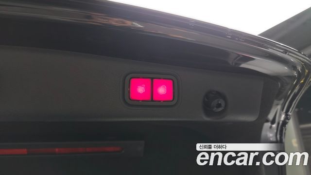 Mercedes-Benz E-Class 2019 — photo 25