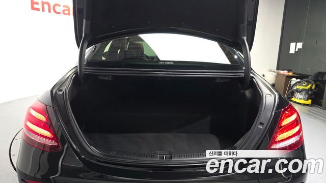 Mercedes-Benz E-Class 2019 — photo 26