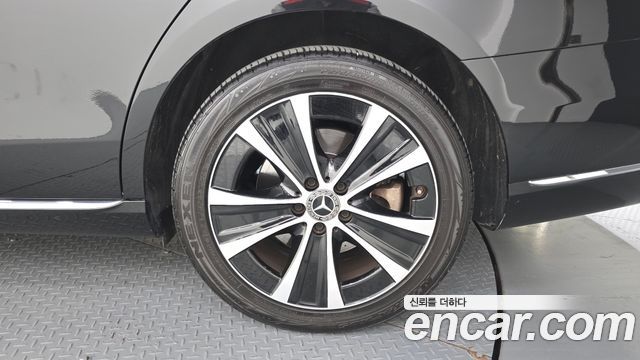 Mercedes-Benz E-Class 2019 — photo 7